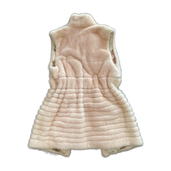 Giosis Furs Ivory Mink Vest – Kopenhagen Fur Certified - Picture 2 of 8